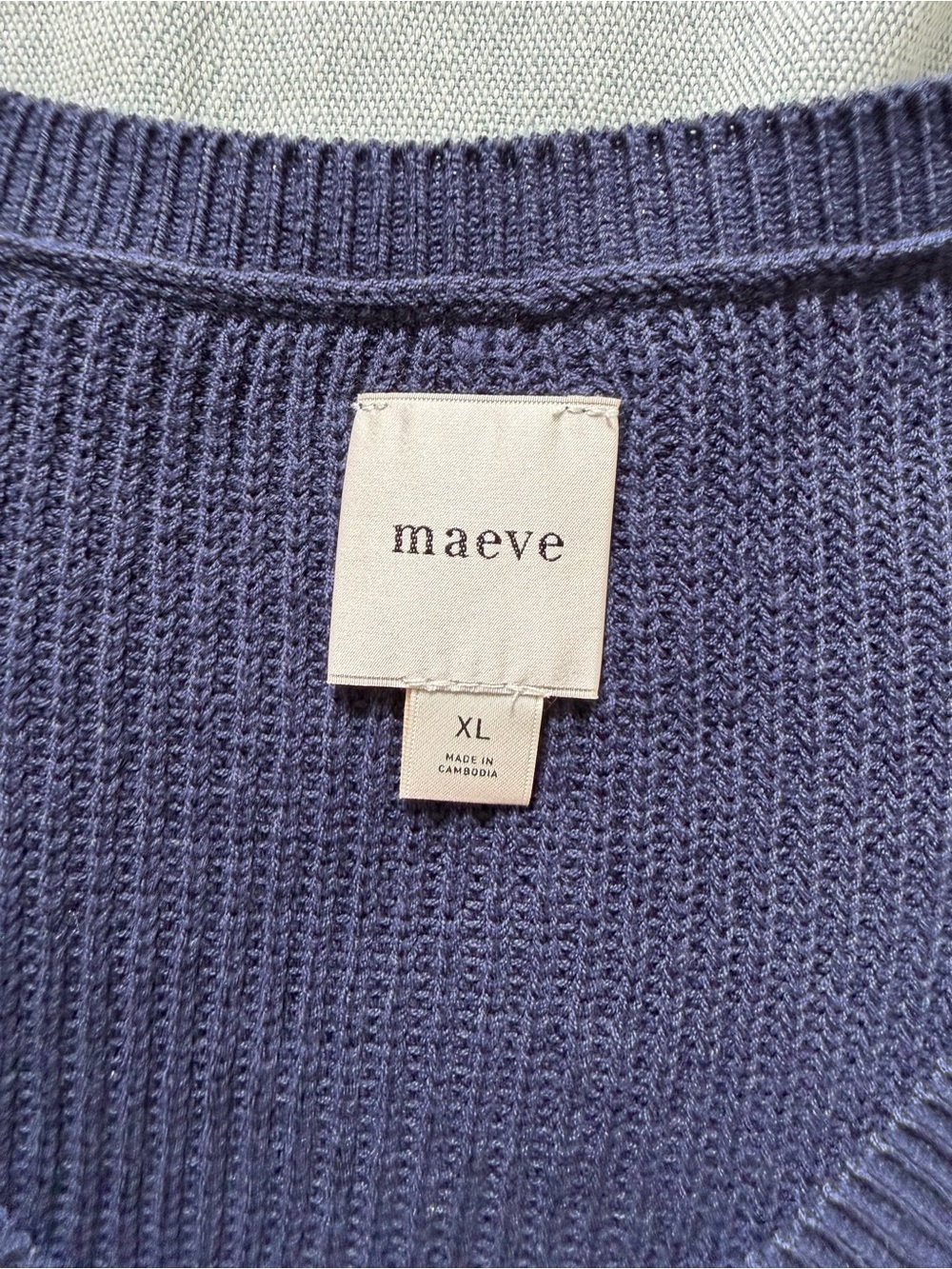 Maeve Navy V-Neck Puff Sleeve Knit Top - Picture 2 of 3